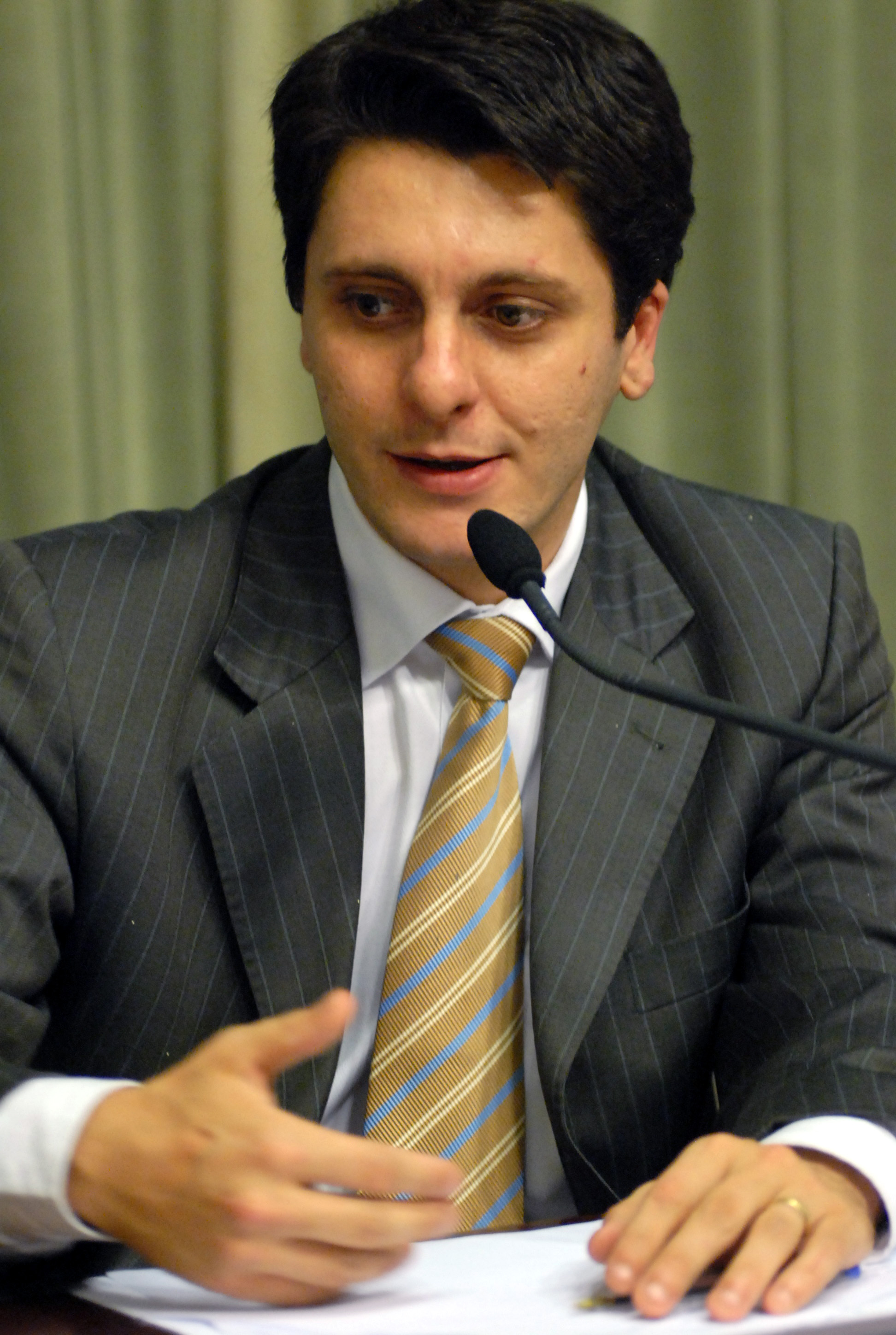 Deputado Alex Manente <a style='float:right;color:#ccc' href='https://www3.al.sp.gov.br/repositorio/noticia/03-2008/COM CONSUMIDOR MANENTE MAU_0125.jpg' target=_blank><i class='bi bi-zoom-in'></i> Clique para ver a imagem </a>
